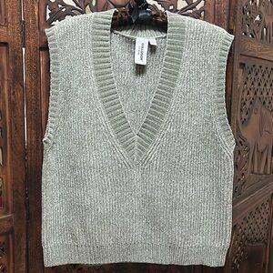 Wide-Wale Chenille Sleeveless Sweater / Knit Vest